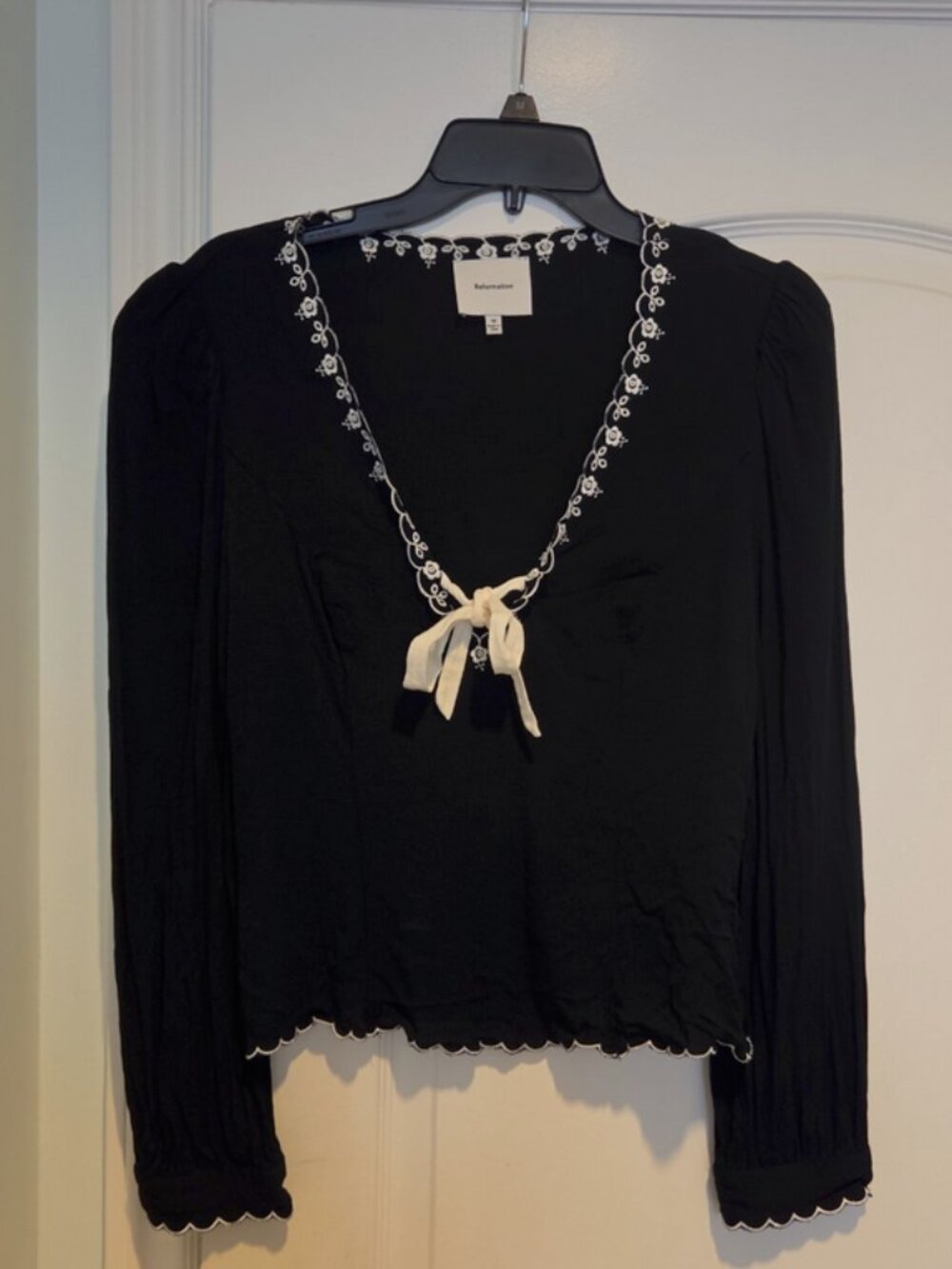 Reformation Vivia Embroidered Scallop Top Size 10 Black Puff Long Sleeve
